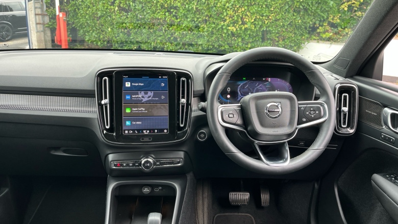 Volvo XC40 2.0 B4P Ultimate Dark 5dr Auto Petrol Estate